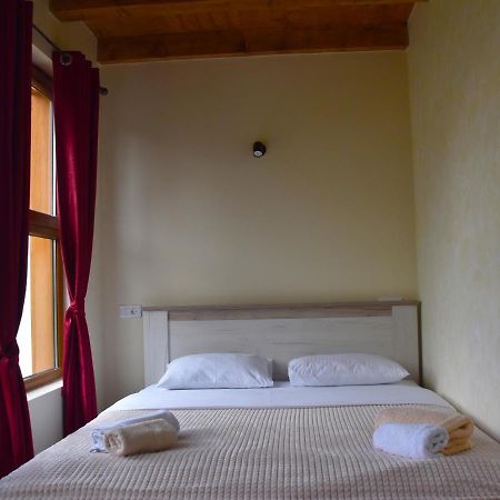 Apartmani I Restoran Sljeme Žabljak Esterno foto