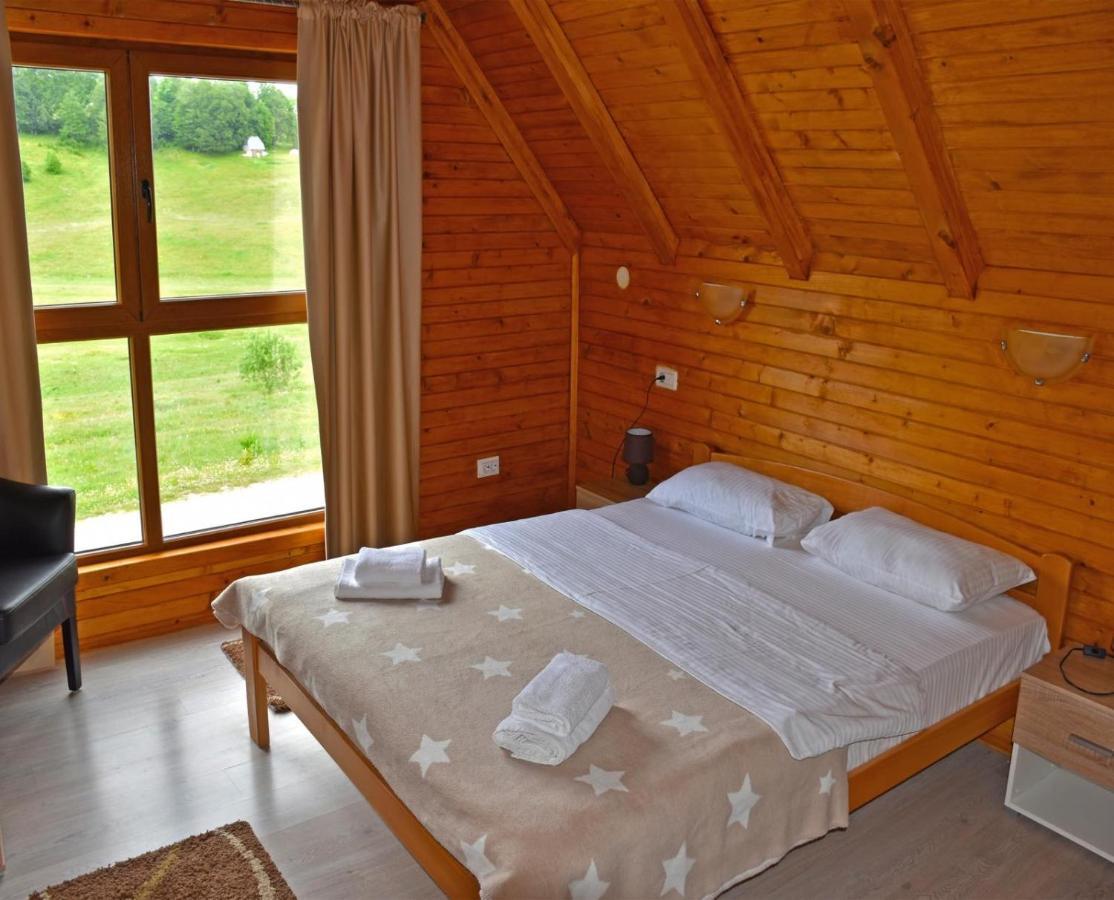 Apartmani I Restoran Sljeme Žabljak Esterno foto