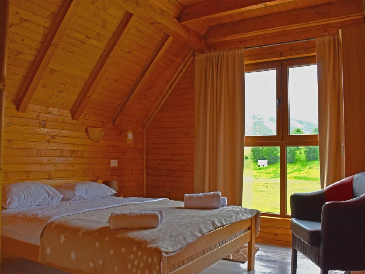 Apartmani I Restoran Sljeme Žabljak Esterno foto