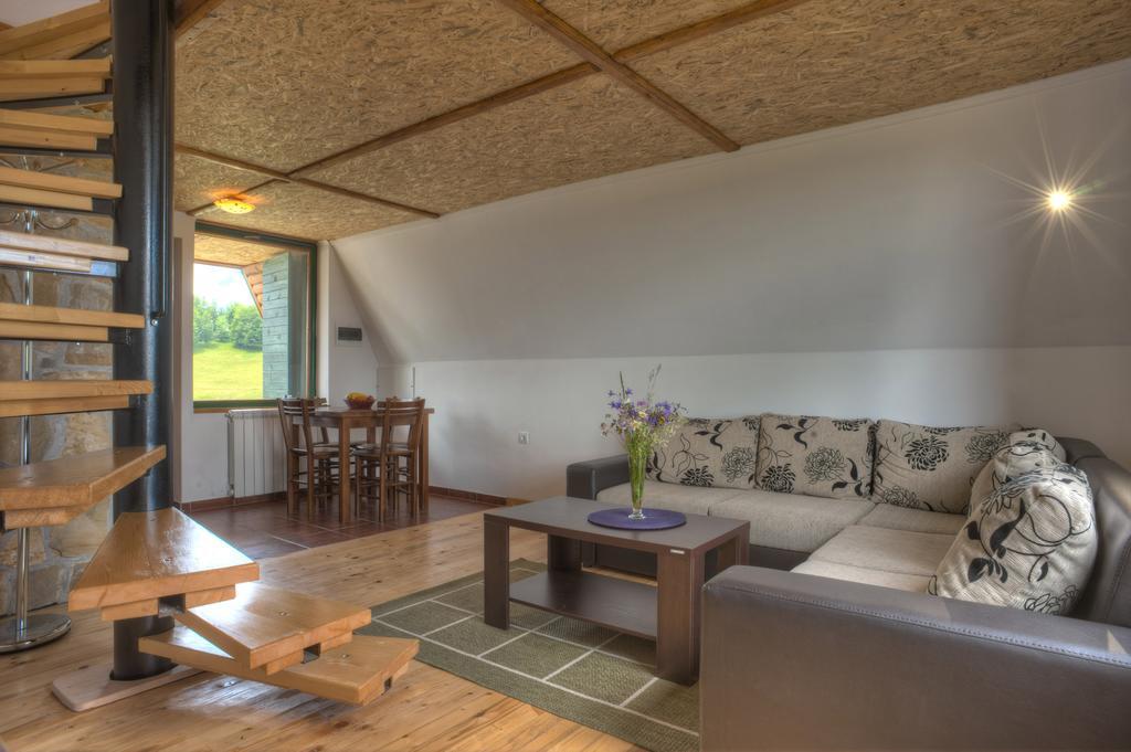 Apartmani I Restoran Sljeme Žabljak Esterno foto