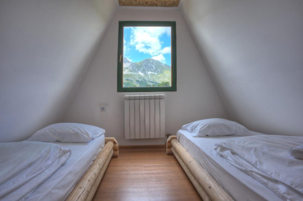 Apartmani I Restoran Sljeme Žabljak Esterno foto