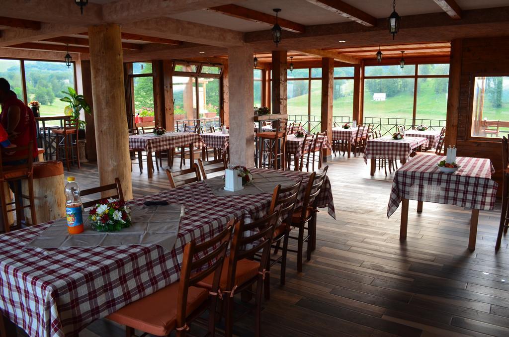 Apartmani I Restoran Sljeme Žabljak Esterno foto