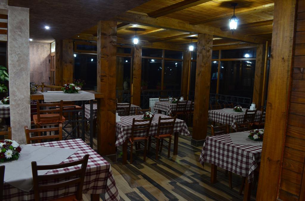 Apartmani I Restoran Sljeme Žabljak Esterno foto