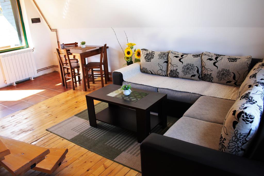 Apartmani I Restoran Sljeme Žabljak Camera foto